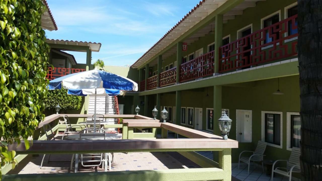 Hotel Azteca Inn Ensenada Exterior photo